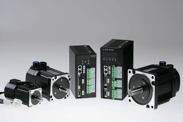 Servo motors and servo drives of different sizes